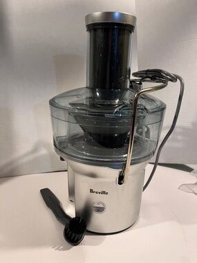 Breville BJE200XL Juice Fountain Compact Centrifugal Machine, 25 fl oz, Silver